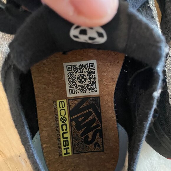 Worn Twice- Vans Ultrarange Super Comfy Shoes size 7.5 Men/9.0 Women